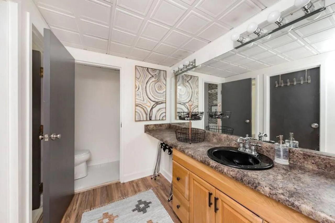 Music Row Retreat - 3 Beds, 1 Bedroom, Pool, Parking Nashville