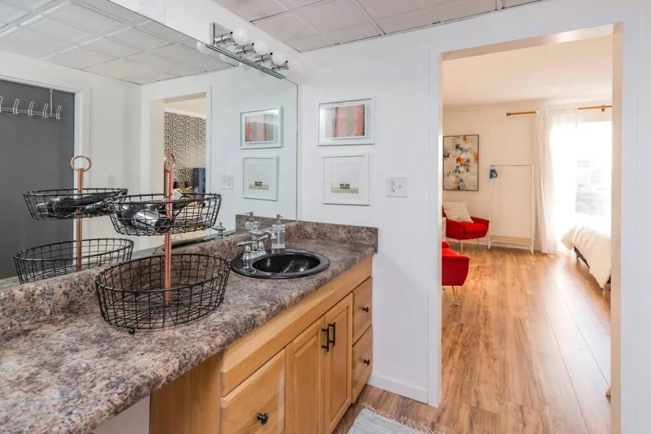 Music Row Retreat - 3 Beds, 1 Bedroom, Pool, Parking Nashville Apartment