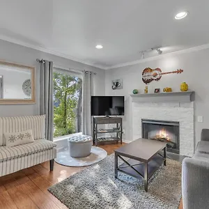 Nash Star Private - 2bed, 2bath, Sleep 6, 25 Min Walk To Broadway And Attractions, Pool, Gym Apartment